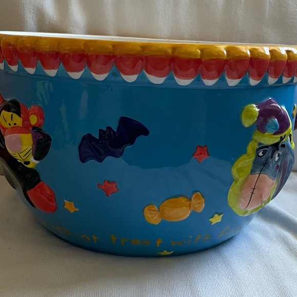 NIB Large Vintage Disney Winnie the Pooh -Themed Ceramic Halloween Bowl - Picture 3 of 9